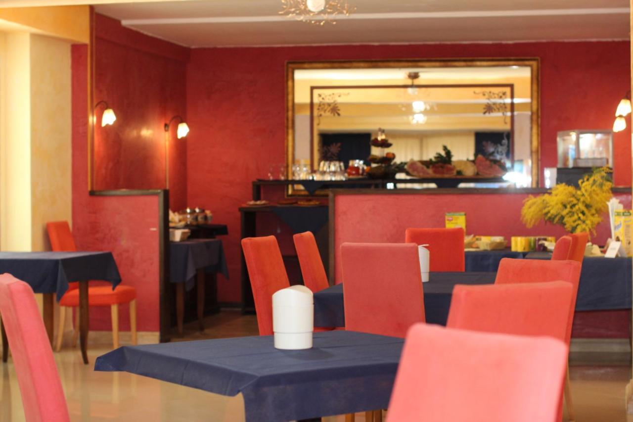 Hotel Costa Antiga Кастелсардо Екстериор снимка