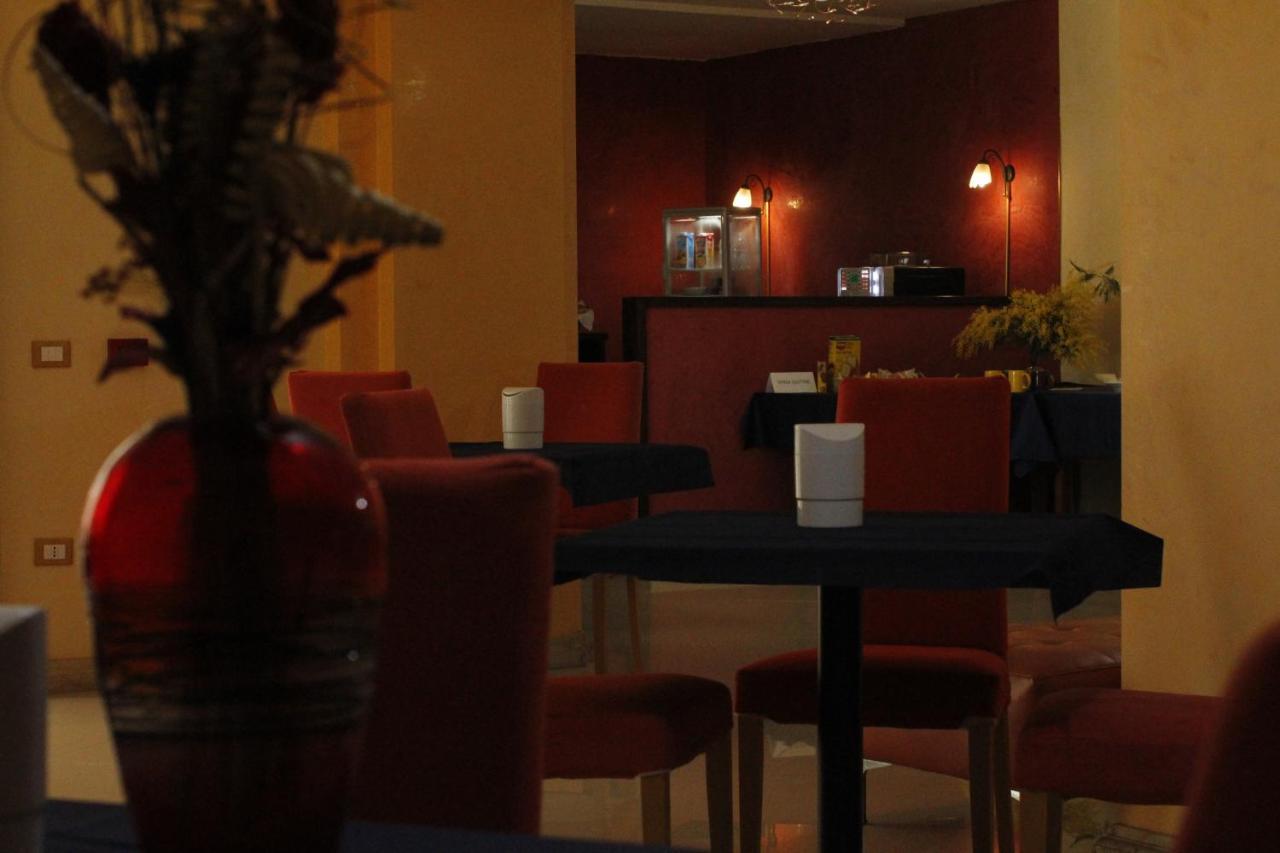 Hotel Costa Antiga Кастелсардо Екстериор снимка