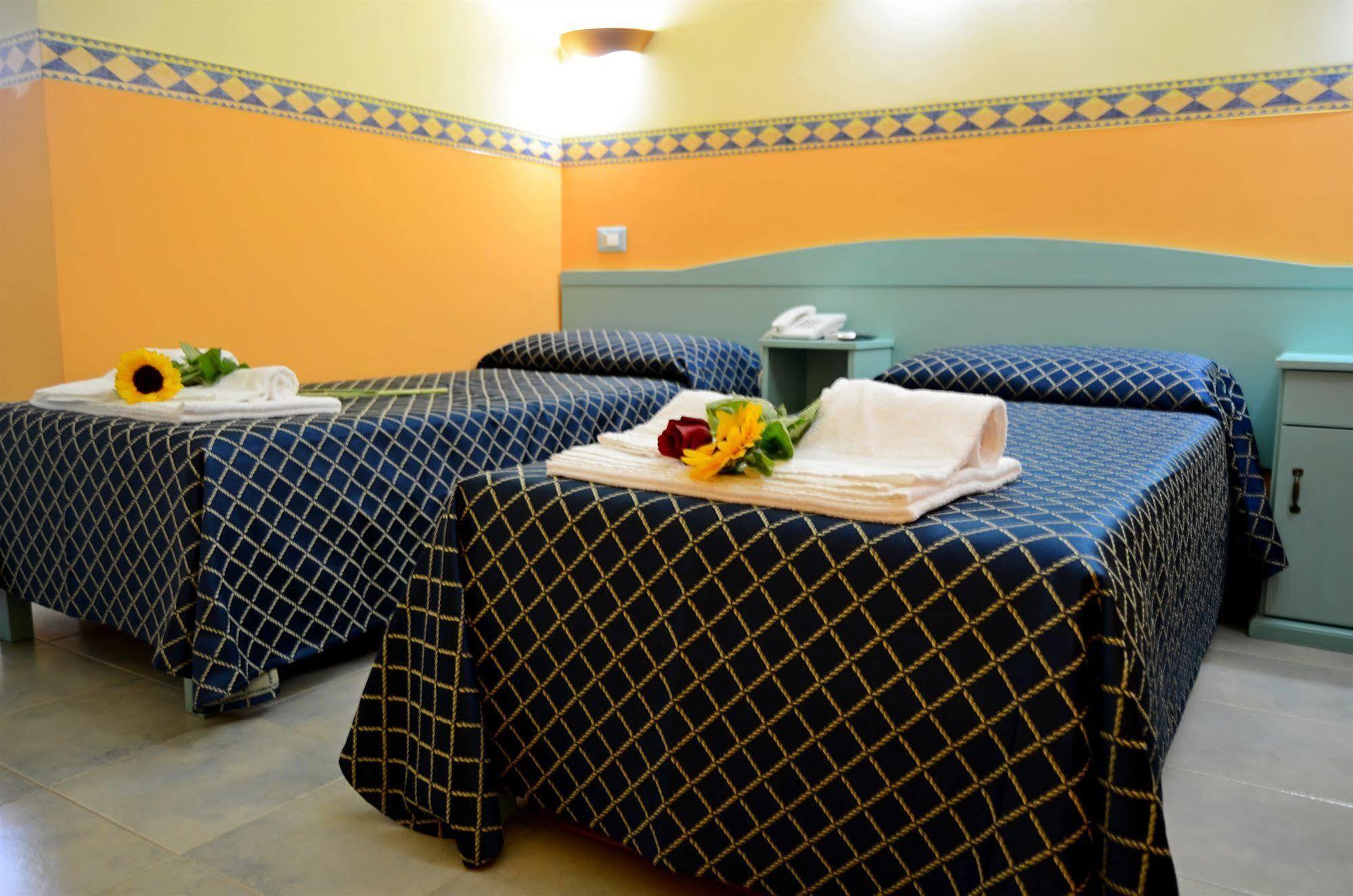 Hotel Costa Antiga Кастелсардо Екстериор снимка