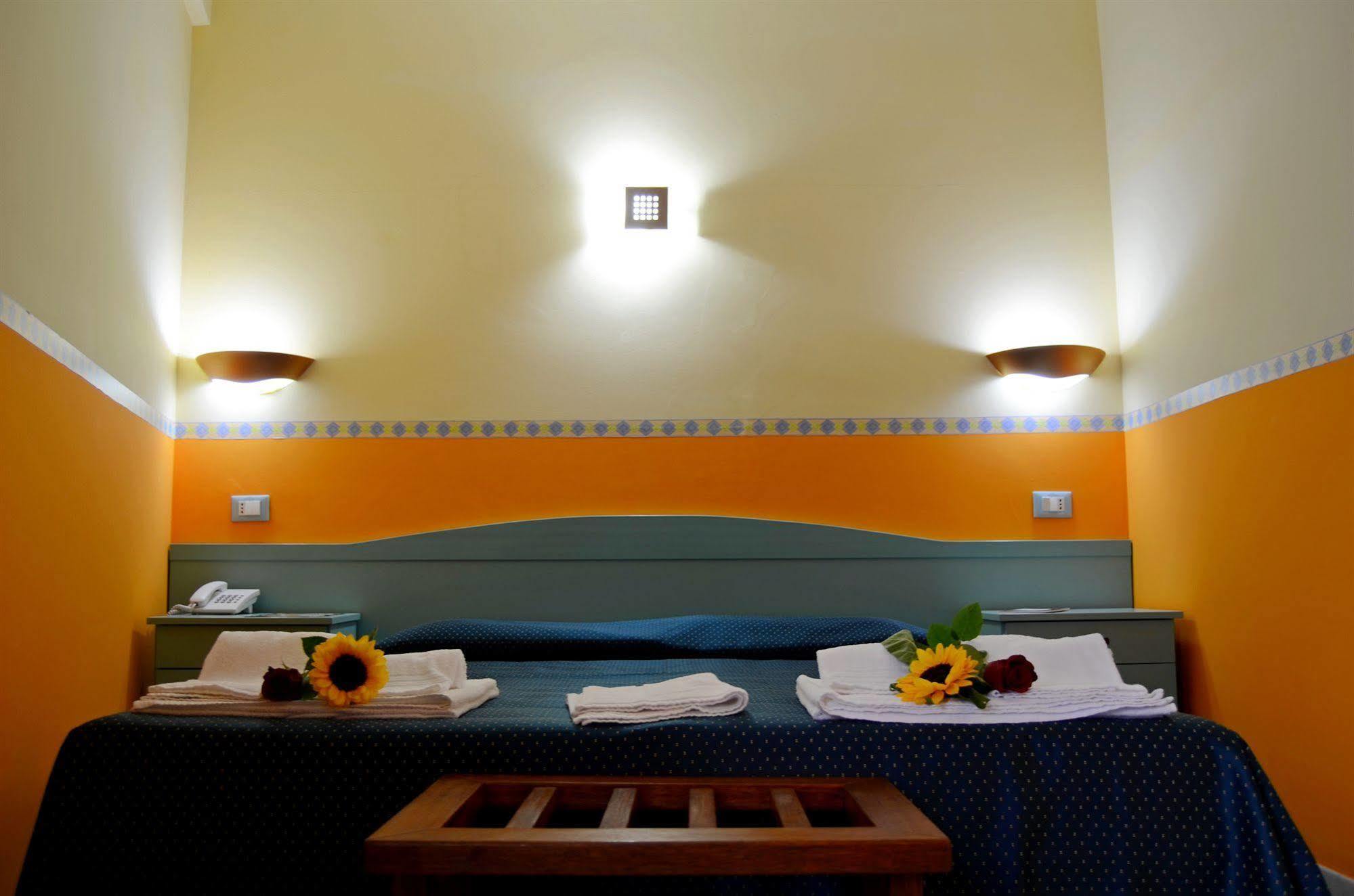 Hotel Costa Antiga Кастелсардо Екстериор снимка