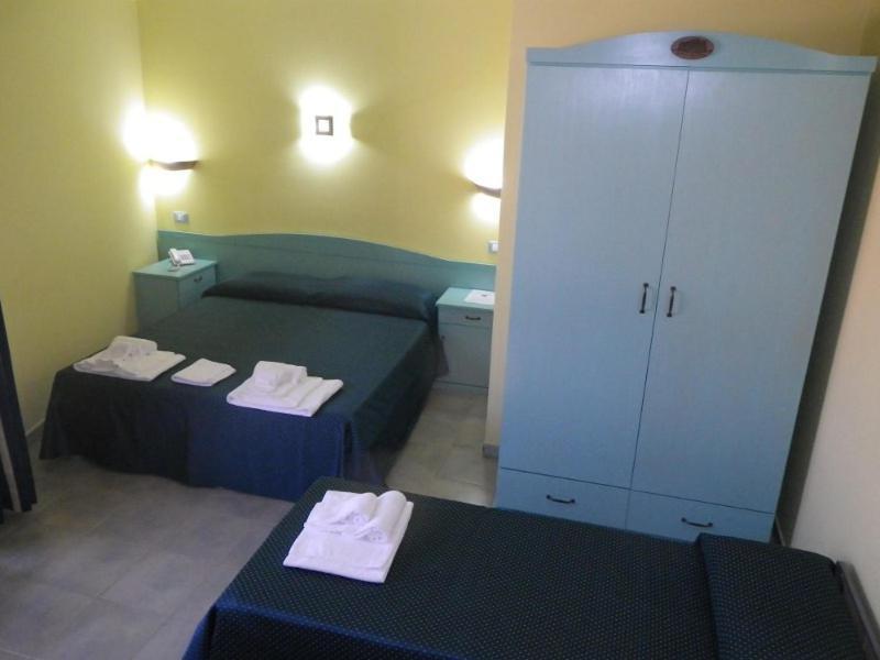 Hotel Costa Antiga Кастелсардо Екстериор снимка